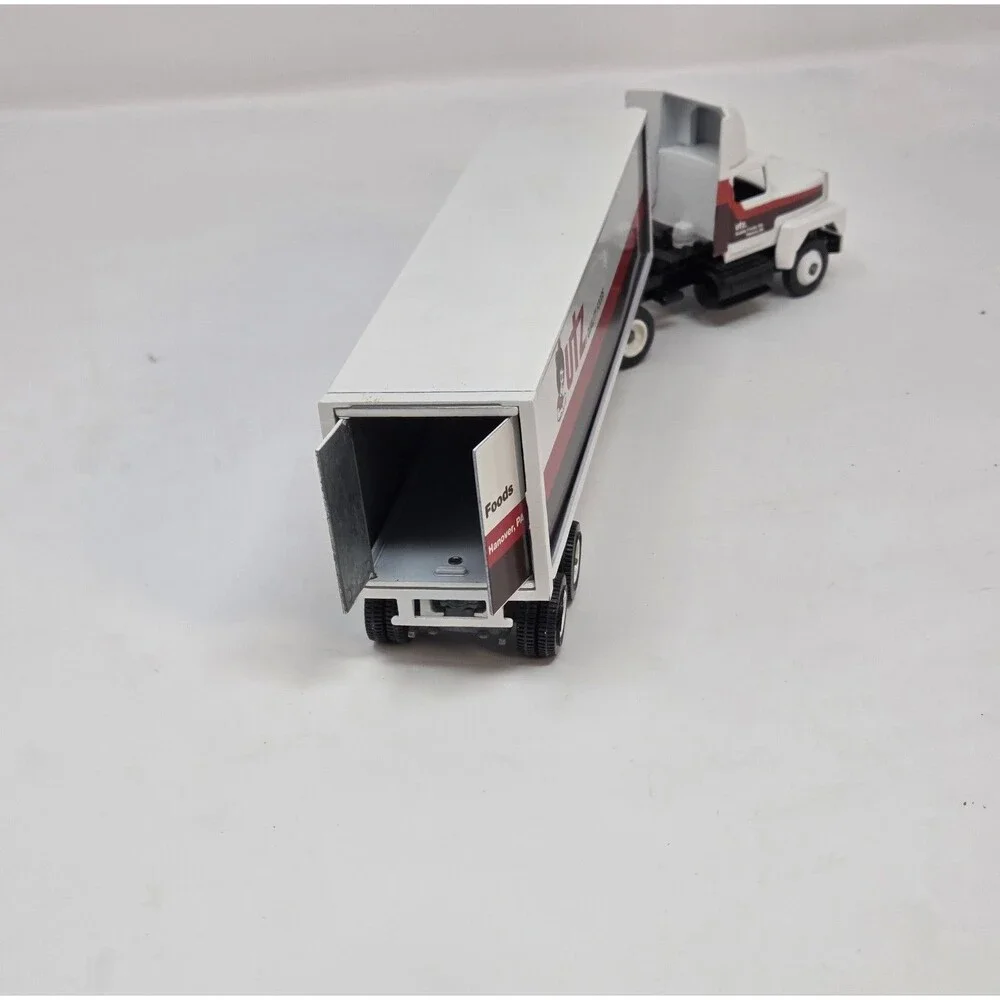 UTZ Quality Foods‎ Promo FORD CL9000 SEMI-TRUCK TRAILER Winross Diecast 10